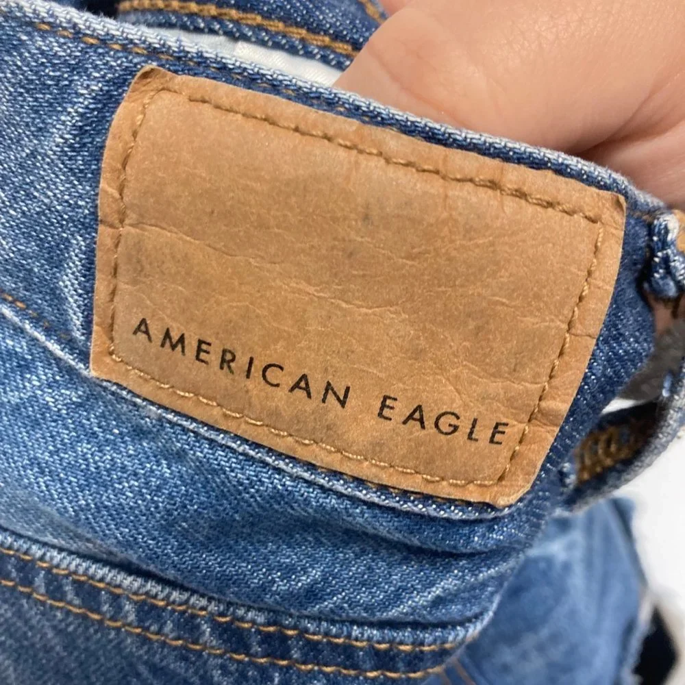 American Eagle 90's boyfriend distressed medium wash jeans 4 short